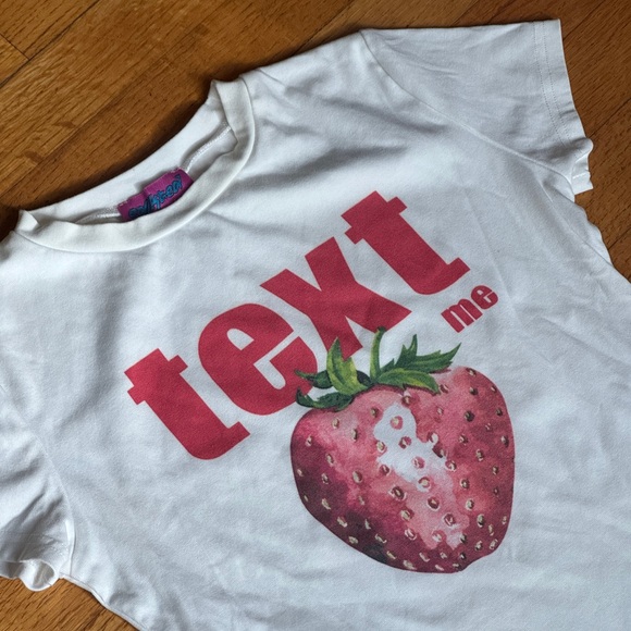 Edikted Text Me Graphic T-Shirt - Picture 2 of 3